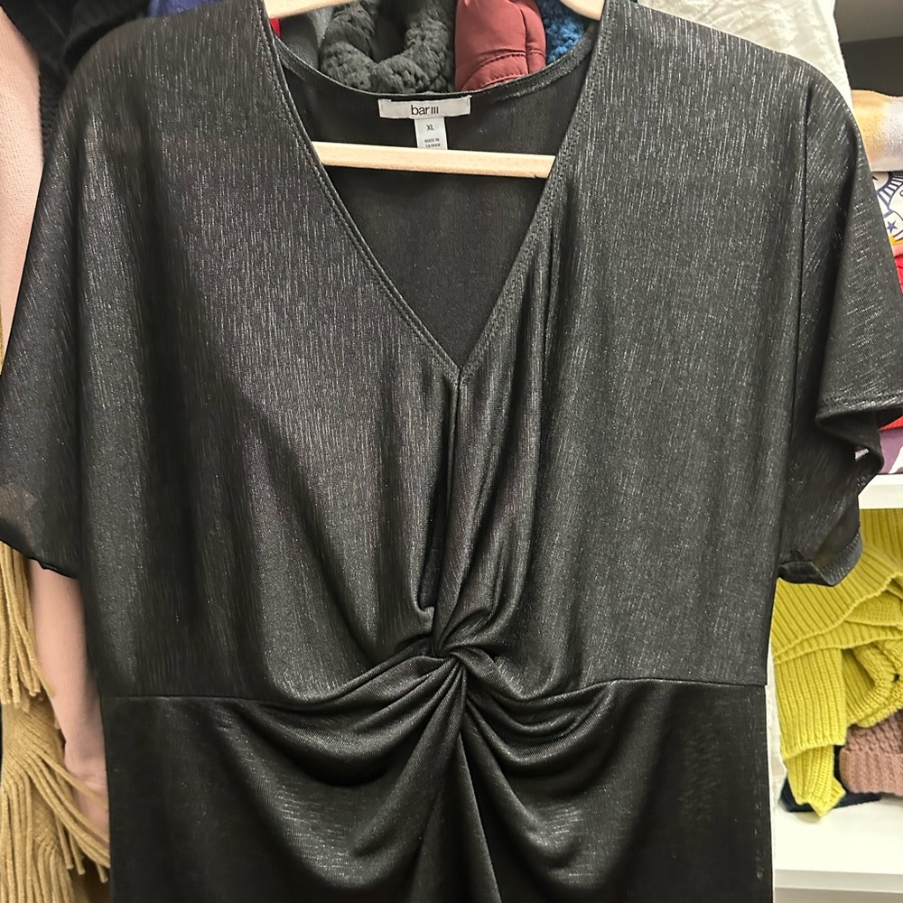 Plunge neck twist front top